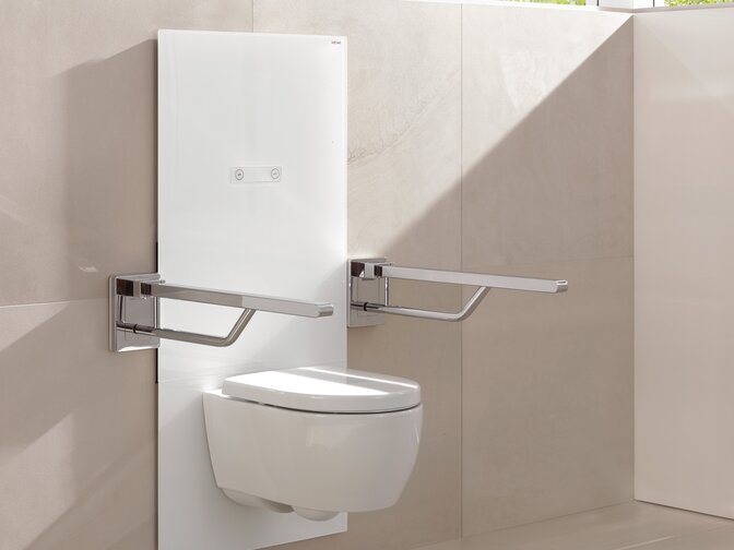 Height-adjustable WC module with folding support handle